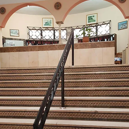 Center * Μαρμπέλλα